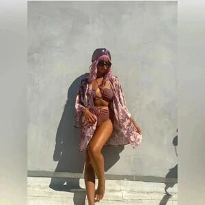 Power to the flower Hayworth Kimono